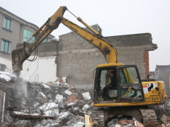 违章建筑要按照建筑行业规定拆除整改